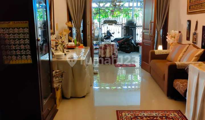 Rumah Mewah Hook di Duren Sawit 8 Kt Luas 300M Bebas Banjir