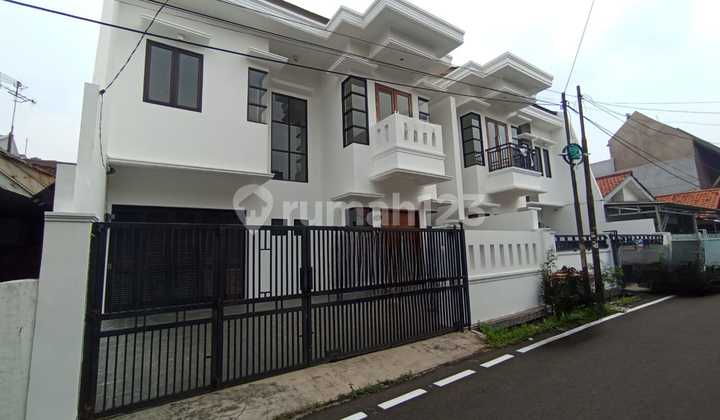 Hubian Mewah 250M2 Aman 24 Jam Anti Banjir di Jantung Rawamangun Hubian Mewah 250M2 Aman 24 Jam Anti Banjir di Jantung Rawamangun