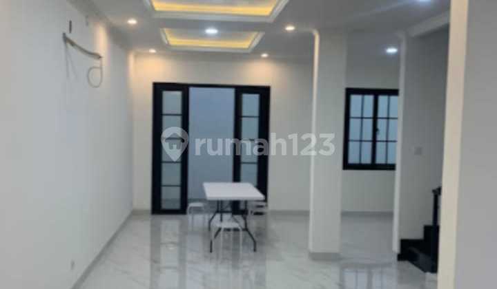 Rumah Impian American Classic di Tebet! Strategis Bebas Banjir 2