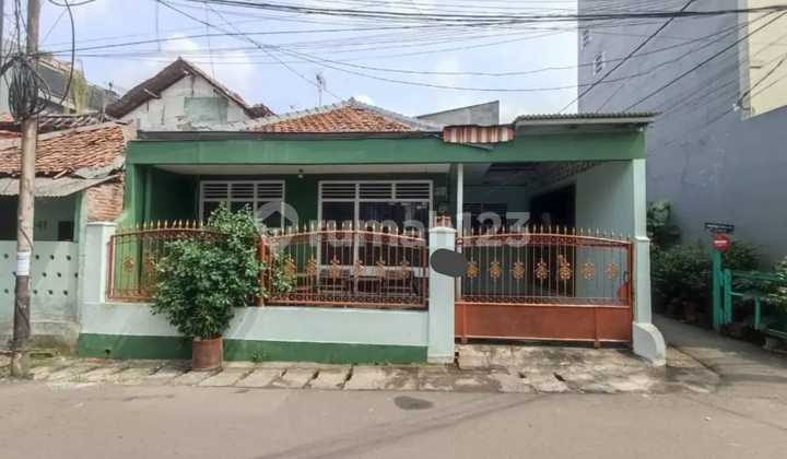 Rumah Strategis di Menteng Dalam Tebet Jakarta Selatan 1