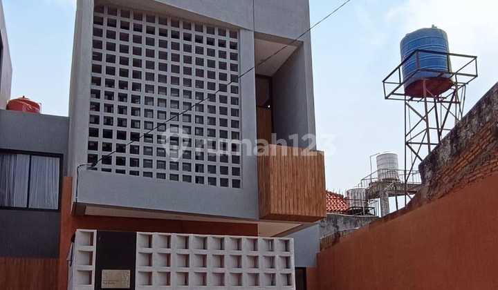 Beautiful and Charming Modern House