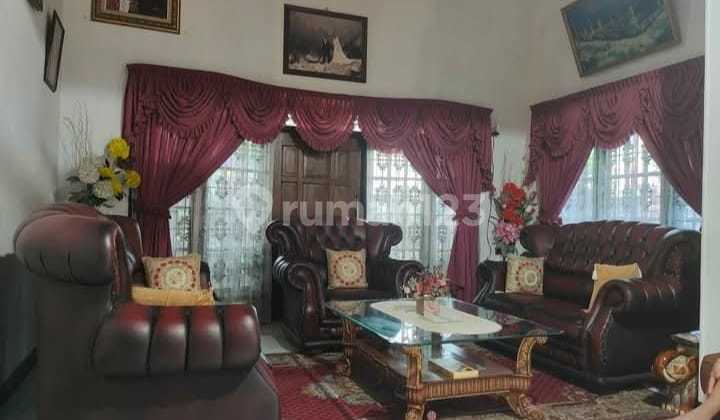 Luxury 2.5-Story House in Tegal Alur, Spacious and Flood-Free Residence 2