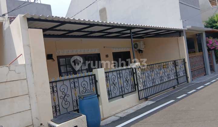 Beautiful Duren Sawit House: Move-in Ready, Easy Road Access!