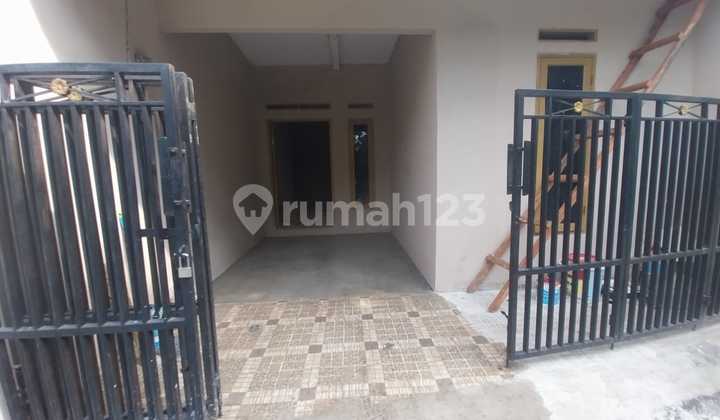 Rumah SHM Dekat Stasiun Cakung Bebas Banjir Rumah SHM Dekat Stasiun Cakung Bebas Banjir