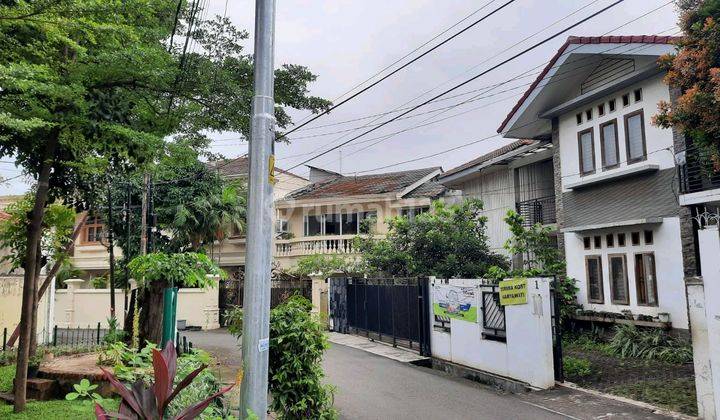 Rumah Klasik Modern Cantik Dan Strategis 2