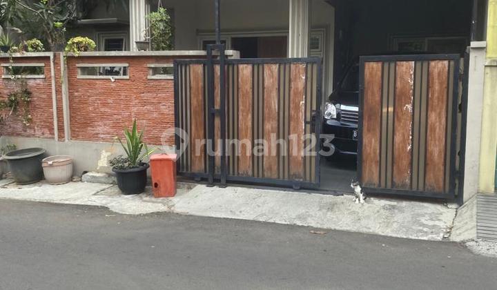 Rumah Bagus Dengan Kolam Ikan Koi 137 Mtr 