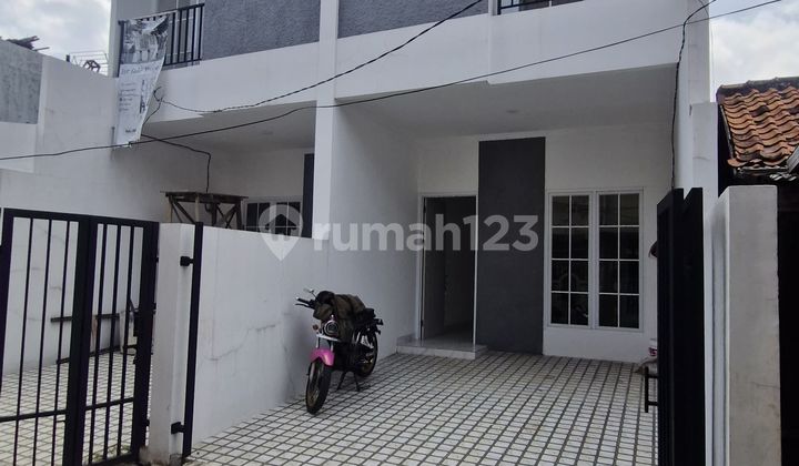Rumah 1,5M Jakarta Pusat! 3Kt, Rooftop & 3 Menit ke Stasiun