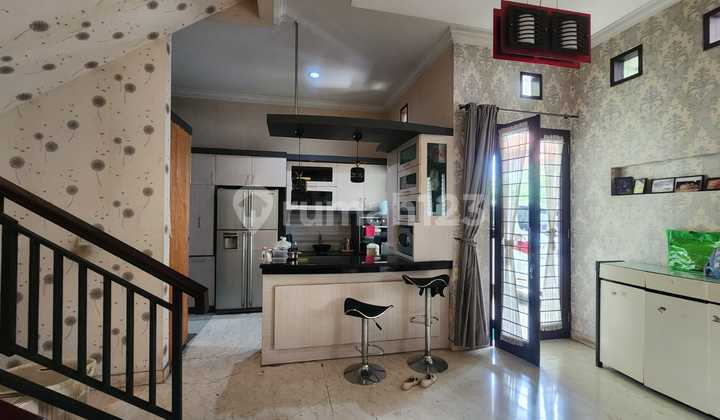 Rumah Hook Jatibening, 400 M, Garasi 3 Mobil