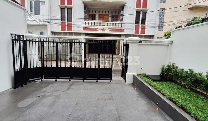 Rumah Amrican Classic: Mewah, di Cempaka Putih Jakarta Pusat 1