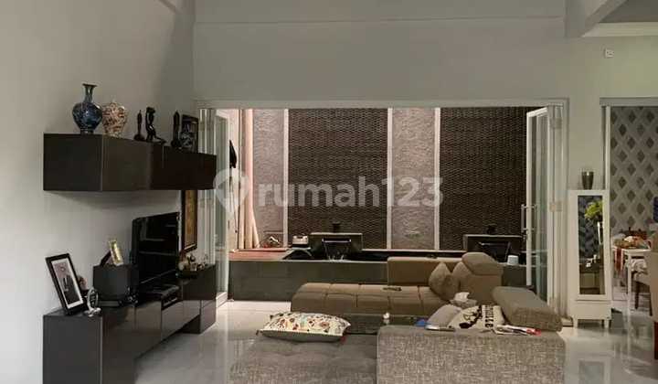 Minimalist House in Tebet: Strategic, Safe, and Comfortable