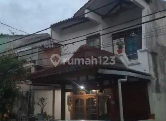 Rumah Bagus Harga Murah 2 Lantai Lokasi Strategis