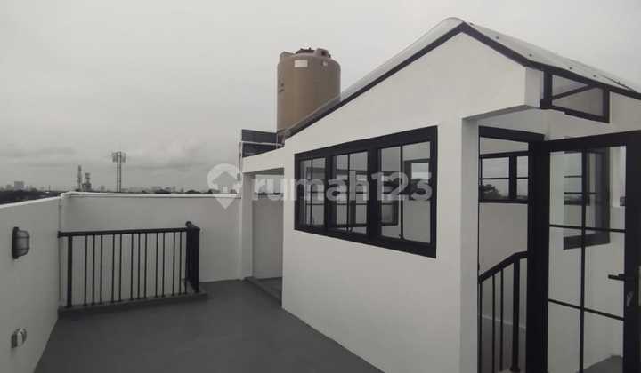 Rumah Baru 2 Lt Bebas Banjir Desain Fuirnitur Di Cipinang Jaktim