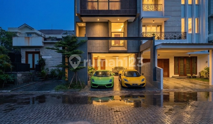 The Modern Architectural Masterpiece: Enclave In Lebak Bulus