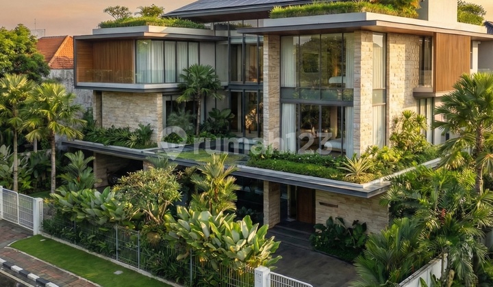 The Menteng Vision: A 33 Billion Opportunity. The Menteng Vision: A 33 Billion Opportunity.