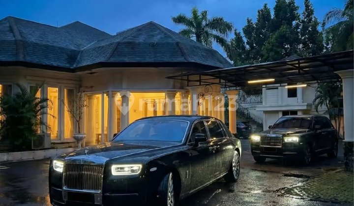 The Indonesian Throne: Teuku Umar, Menteng. Ring 1 Protocol Area The Indonesian Throne: Teuku Umar, Menteng. Ring 1 Protocol Area