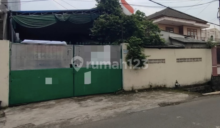 Warehouse for Sale in a Strategic Area in Ciracas, East Jakarta, Ready to Use.