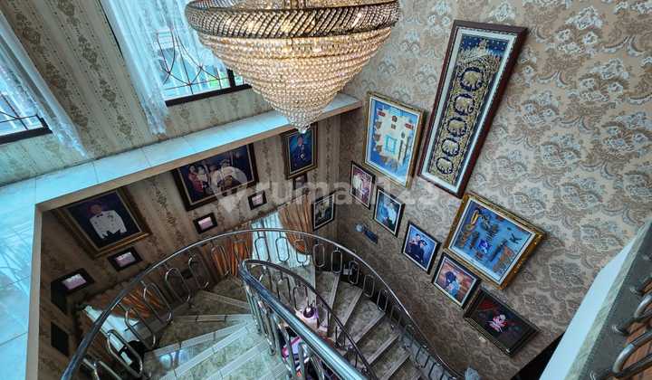 Rumah Mewah Fully Furnished Kayu Ulin di dekat Mall Pondok Gede Bekasi (Tidak Banjir) 2