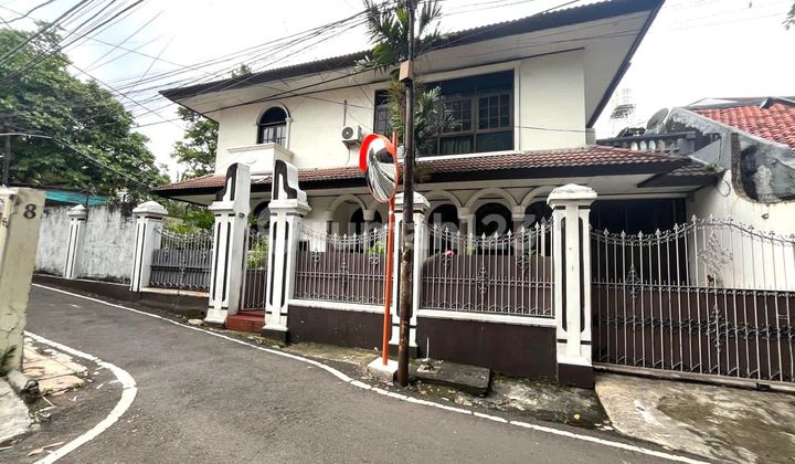 Rumah Kos 12 Kamar - View Depan Taman Lokasi di Benhil Jakpus Rumah Kos 12 Kamar - View Depan Taman Lokasi di Benhil Jakpus