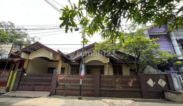 Rumah  Di Komplek Jatiwaringin Jaticempaka 1