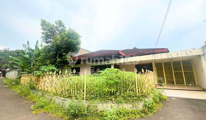 A 670 m2 Spacious House in Bintaro Pesanggrahan A 670 m2 Spacious House in Bintaro Pesanggrahan