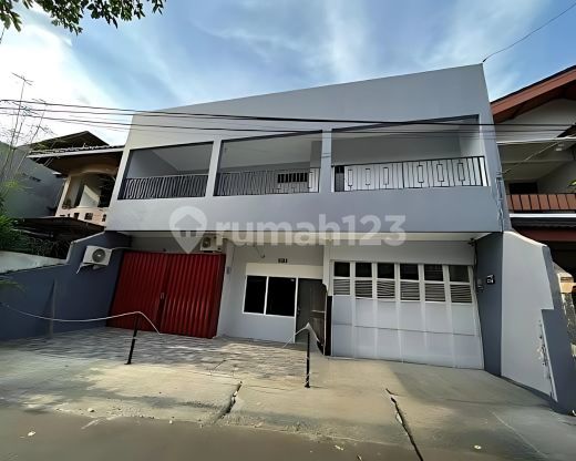 Rumah Kos-Kosan 12 Kamar Lokasi Dekat Jalan Prof. Dr. Soepomo di Menteng Dalam