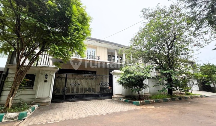 Classic and Strategic House in Patal Senayan Within Cluster Classic and Strategic House in Patal Senayan Within Cluster