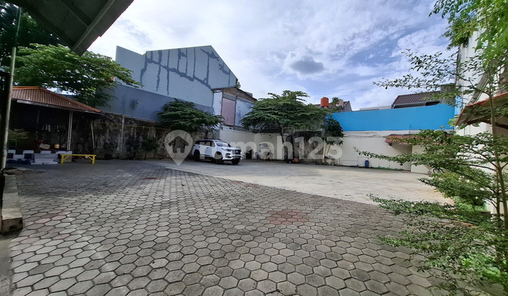 Fenced Land 426 m2 Suitable for Business in Tebet Barat, South Jakarta