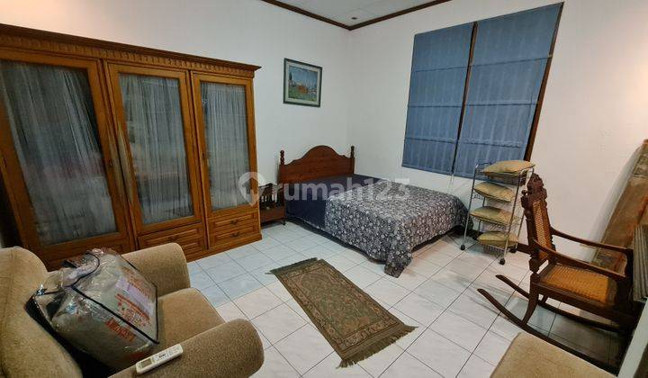 Harga Turun 2.2 M! Rumah Cantik dengan Taman Asri Hijau dekat Pondok Indah di Kebayoran Lama, Jakarta Selatan 2