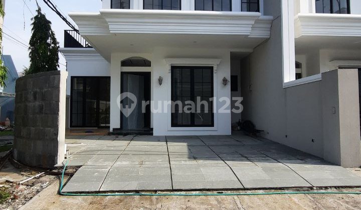 Rumah Baru Bangunan Premium di Dharma Husada Indah Surabaya