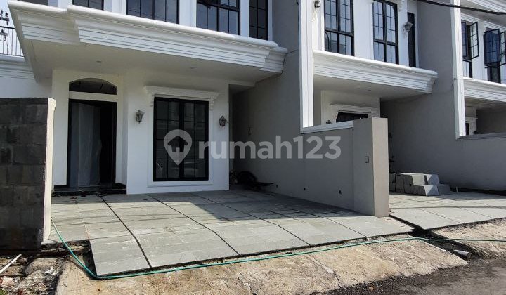New Premium Building House in Dharma Husada Indah Surabaya 2