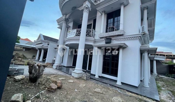 Dijual Rumah Mewah di Dharma Husada Utara Surabaya