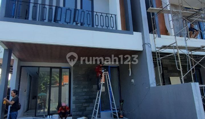 Rumah Baru di Manyar Tirtoyoso Surabaya Rumah Baru di Manyar Tirtoyoso Surabaya