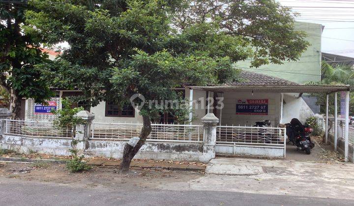 Rumah Srategis Kawasan kota kudus Rumah Unfurnished 1