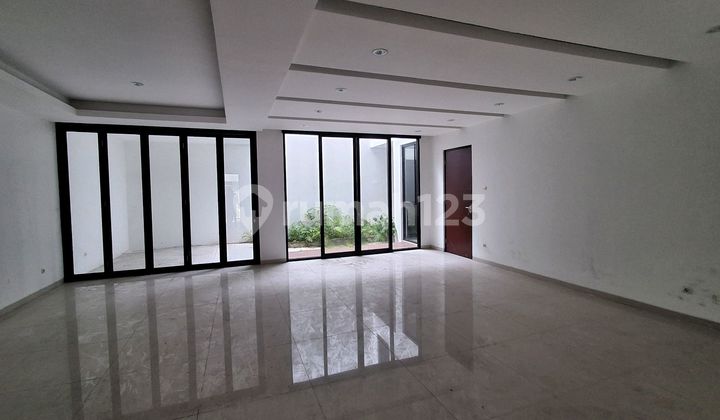 Rumah Mewah di Komplek Perumahan Elite Kota Kudus Rumah Mewah di Komplek Perumahan Elite Kota Kudus