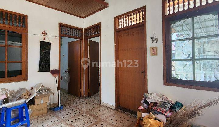 For sale, 2-storey house on Hoek land in the Gatsu area, Denpasar 2