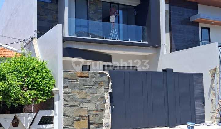 Dijual Rumah Baru Modern High Quality 2 Lantai Manyar Jaya SHM