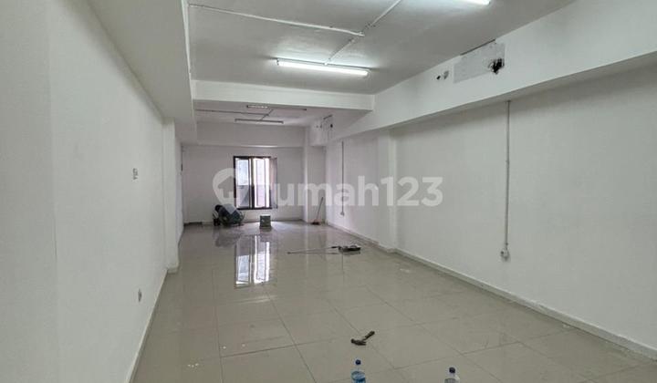 Dijual / Sewakan Ruko 4,5 Lantai Baru Saja Renov Siap Pakai Kombes M Duryat NEGO