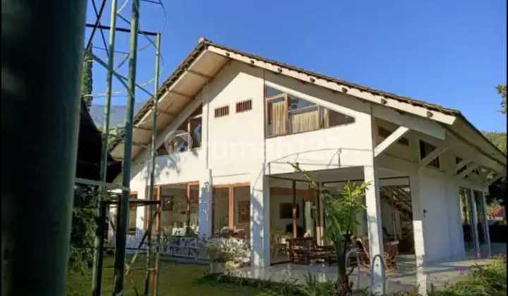 Dijual Villa Modern Tropical Semi Furnish Terawat Cantik Asri