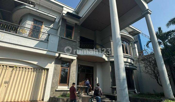 Disewakan Rumah Mewah 2 Lantai Komersial Area Deretan Superindo  2