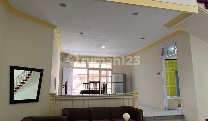 Need House Rent 1.5 Floors Semi Furnished High Ceiling Satelit Indah New West Surabaya 2