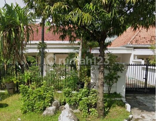 Dijual Rumah Asri 1½ Lantai Lebar ±18m Jl Trunojoyo Pusat Kota 1