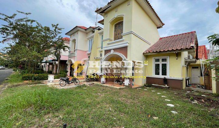 DIJUAL Rumah HOOK Tengah Butuh Renovasi Furnished BEVERLY GARDEN 1