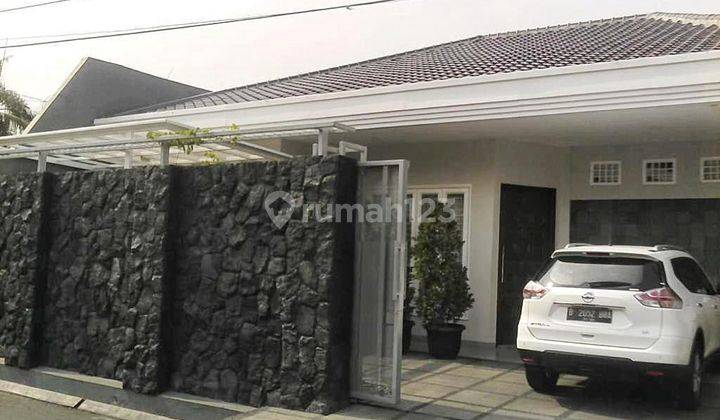 Di Jual Rumah Mewah, Full Furnished, Tinggal bawa koper di jl. Haji Daud - Kebayoran Lama 1