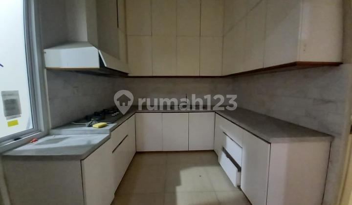 House In Menaggio Gading Serpong, Spacious, Ready to Occupied, Good Price. 2