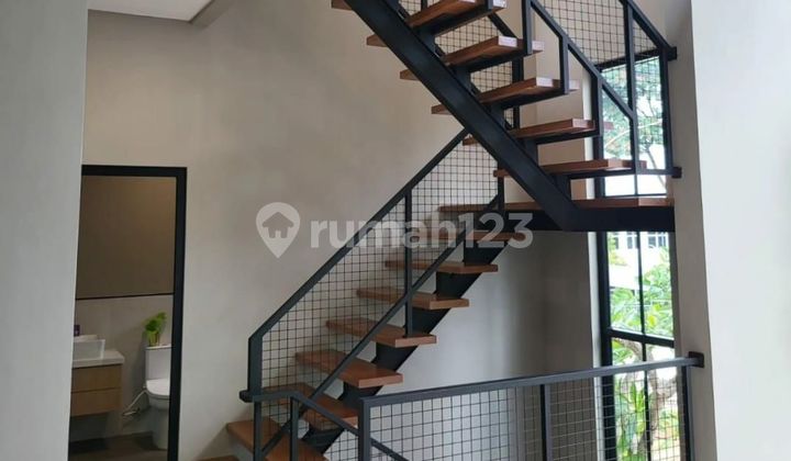 Versailles 2-Story House, Good SHM, South 2