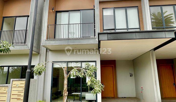 Rumah Depan Taman Siap Huni Full Furnished di Sanctuary Tanglin 1