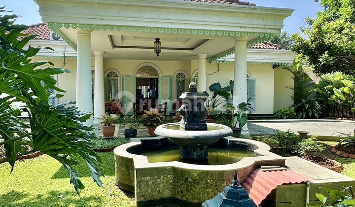 A Betawi Colonial-Style House in Bogor City with a Serene Atmosphere A Betawi Colonial-Style House in Bogor City with a Serene Atmosphere