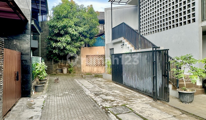Dijual Rumah 3 Lantai Siap Huni di Taman Meruya Jakarta Barat 2