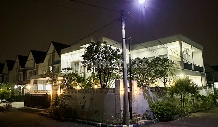 For Rent Luxury House in Hoek with Swimming Pool in Bukit Cimanggu City For Rent Luxury House in Hoek with Swimming Pool in Bukit Cimanggu City