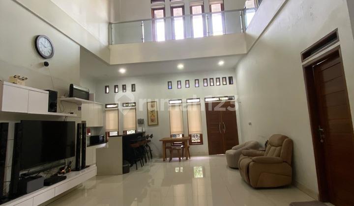Rumah Besar Full Furnished di Permata Arcamanik 1